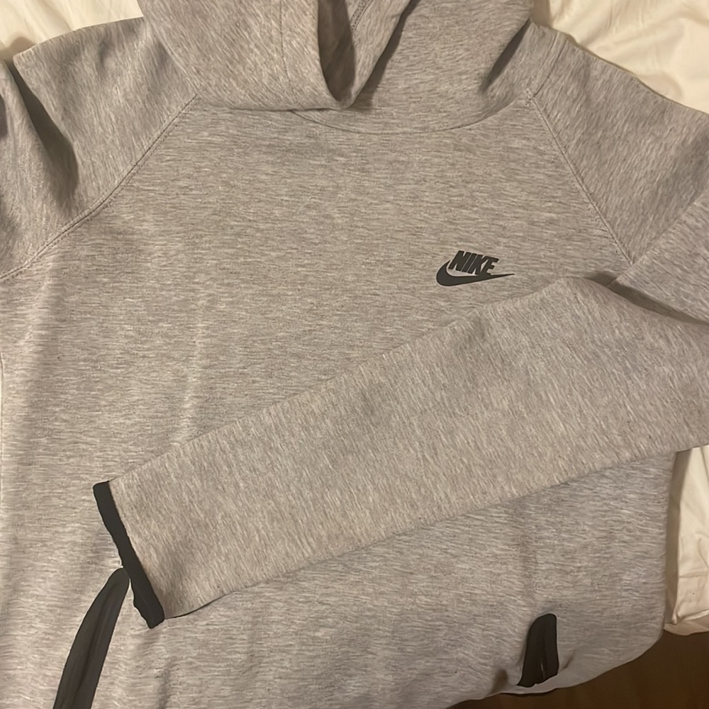 Women’s Nike Tech - Picture 3 of 4